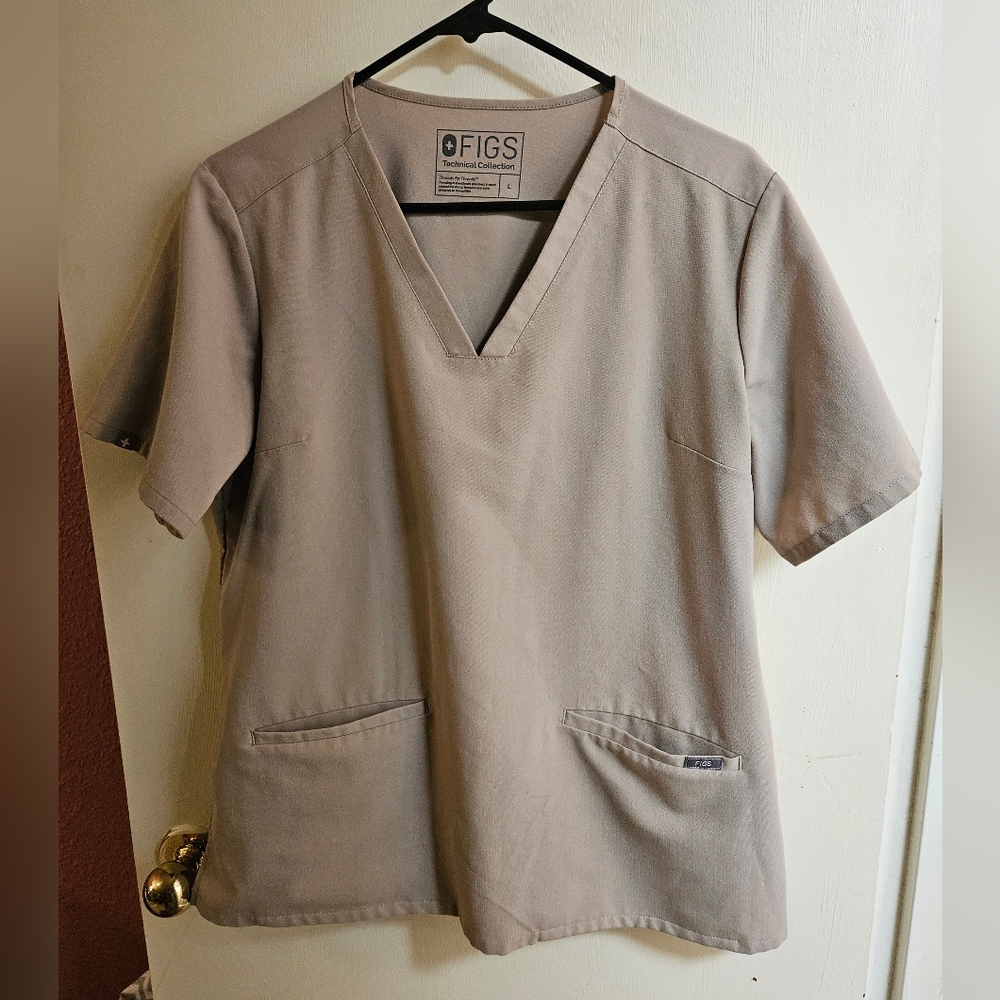 Figs Casma Scrub Top in Boulder Large. NWOT
